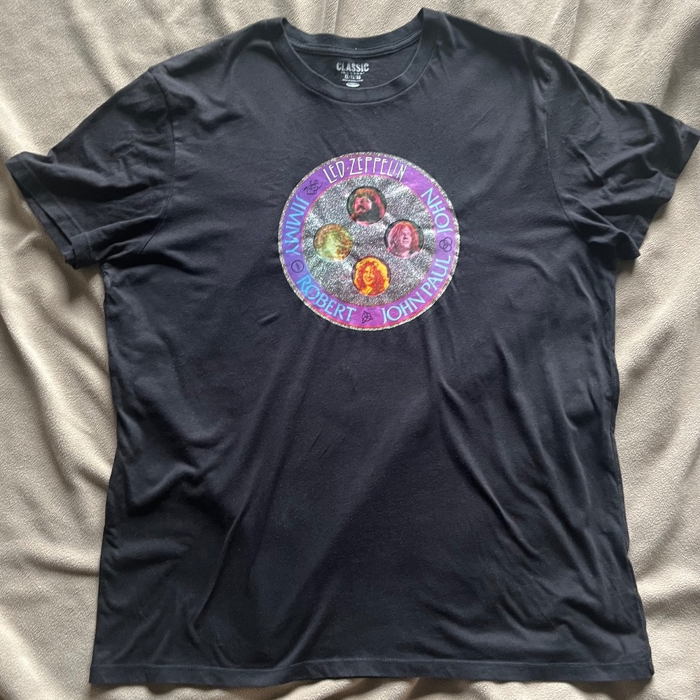 Led Zeppelin vintage iron on transfer on shirt. Men’s size XL.